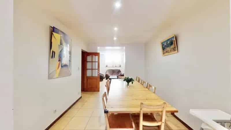 Te Schaerbeek: Grote Tweewoonhuis 6 Slaapkamers 323m²