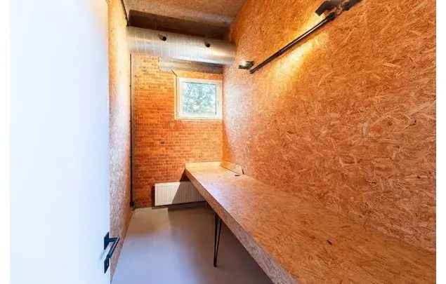 Huur 1 slaapkamer appartement van 180 m² in Antwerp