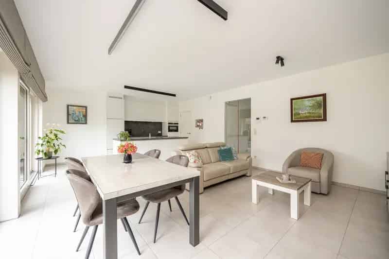 Appartement te huur 2 slaapkamers tuin en parking