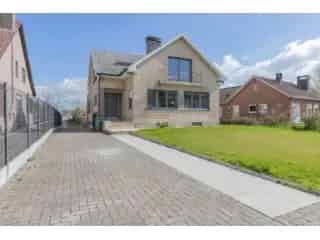 Villa te koop 5 slaapkamers grote tuin Mazenzele