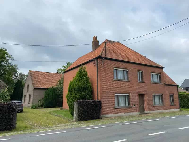 Huis te koop Lembeke: Hoeve met stallingen en schuur