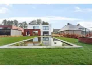 Villa te koop Beerse - Instapklare woning met zwemvijver