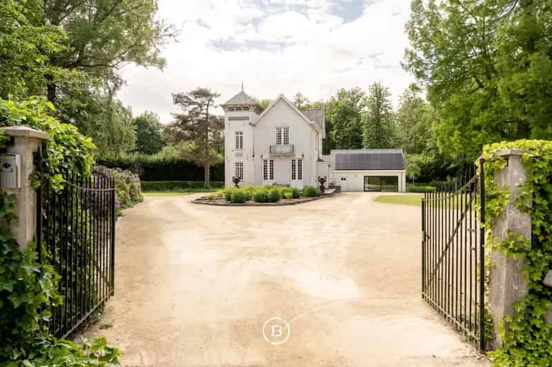 Landhuis met parktuin te koop Nabij Gent Brussel Antwerpen