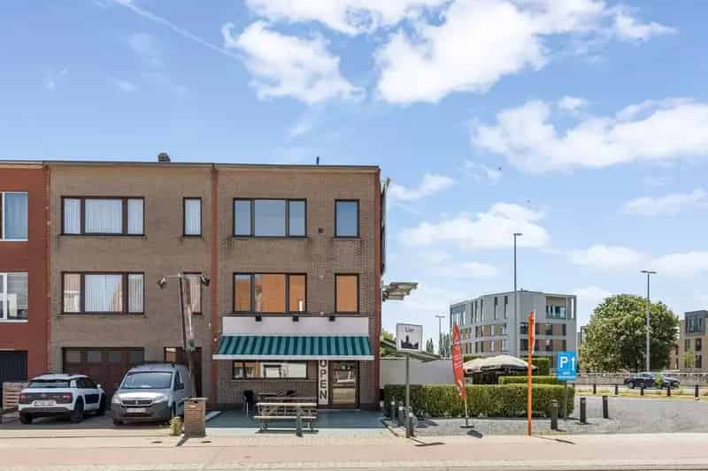 Handelspand met Bouwgrond en Woonst