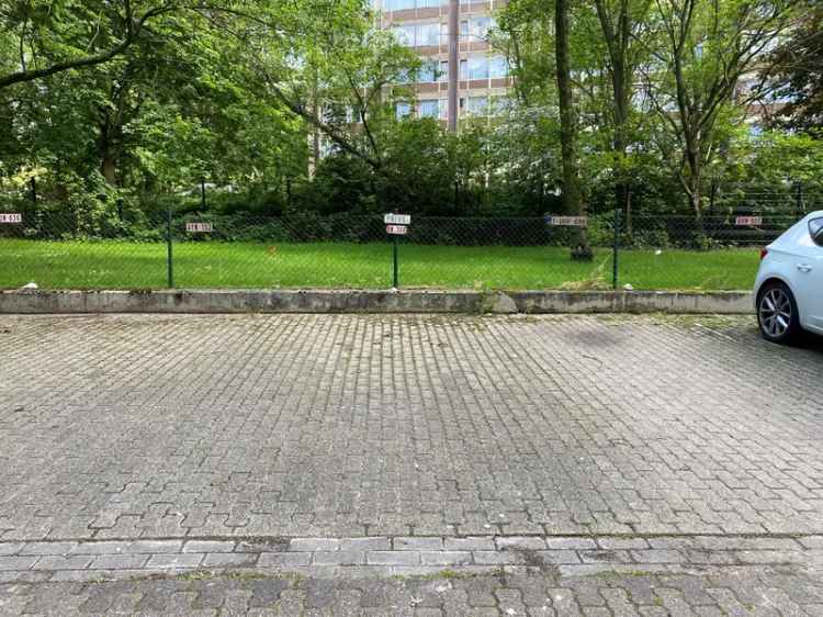 CASALINA Real Estate Huur Buiten Parkeerplaats