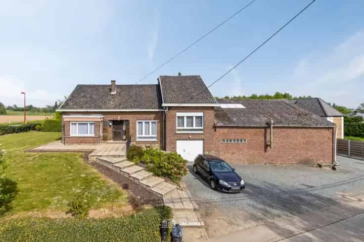Huis Te Koop Ruime woning met atelier en tuin
