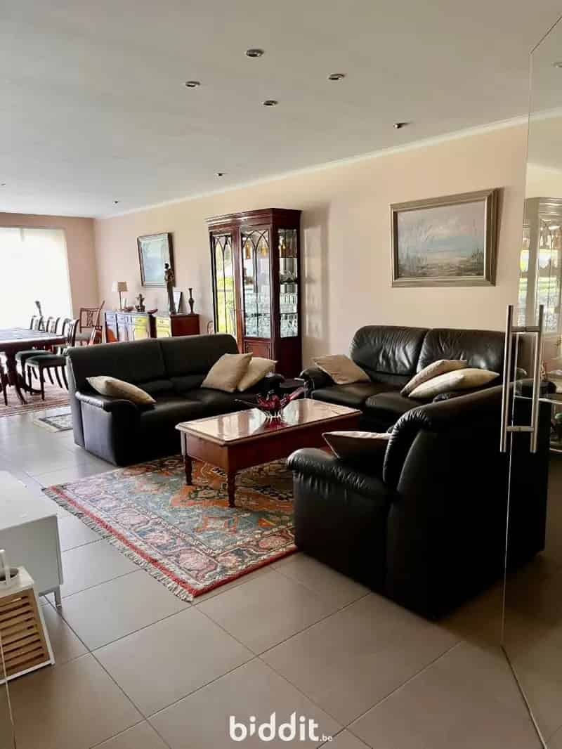 Ruim Appartement met Tuin en Garagebox te Beveren-Kruibeke