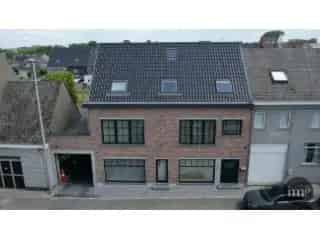 Handelspand te Koop Heldergem: Duplexwoning met Loods en Showroom