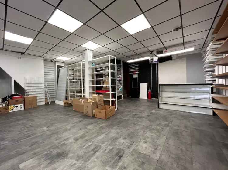 Huis te Koop Beselare: 6 Slaapkamers, Handelsruimte & Tuin
