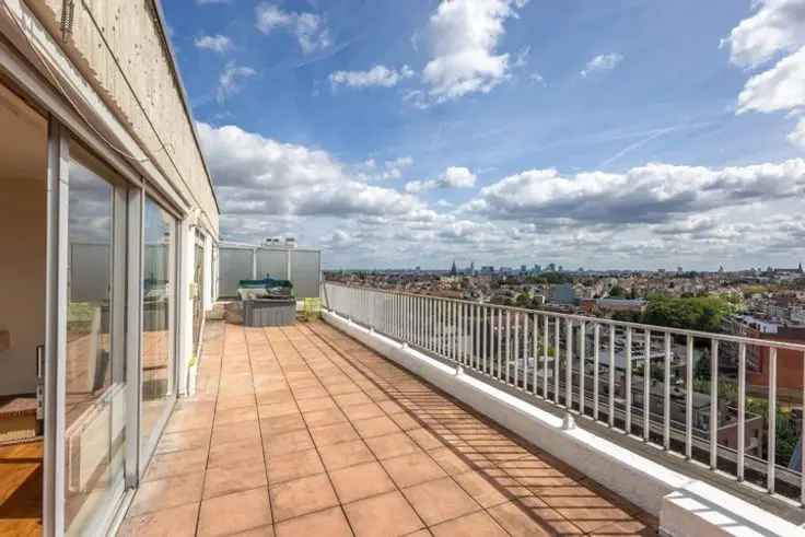 Penthouse Te Koop met 2 Terrassen en Garage in Brussel