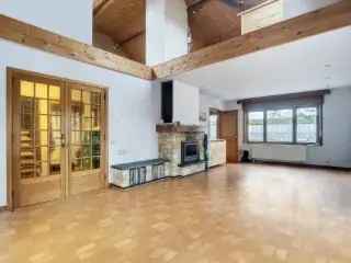 Huis te koop - Ernage: Charmante villa met veel potentieel