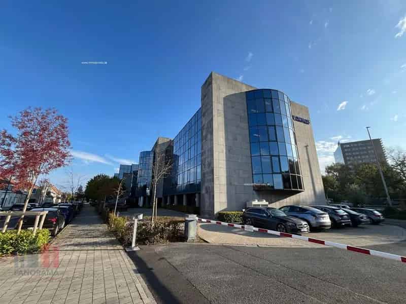 Kantoorruimte te huur Zwijnaarde 738m² Nabij E40 E17 R4