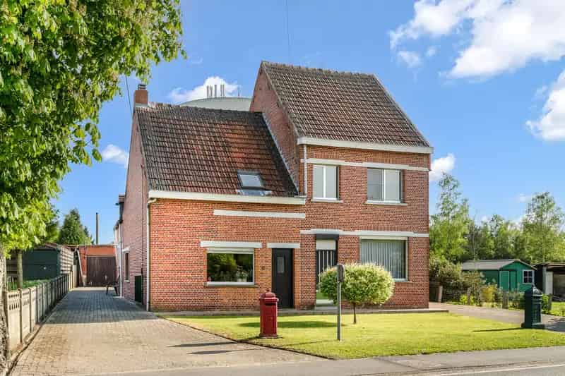 Twee woningen te koop op ruim perceel
