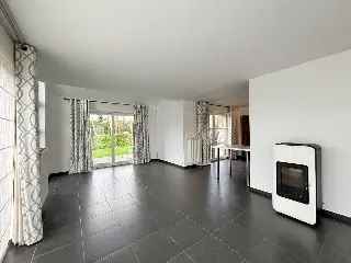 Te koop villa in Yvoir met moderne voorzieningen