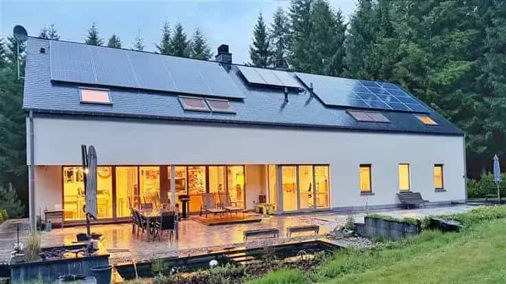 Huis Te Koop: Persoonlijke Villa met Zwembad en Gastenverblijven