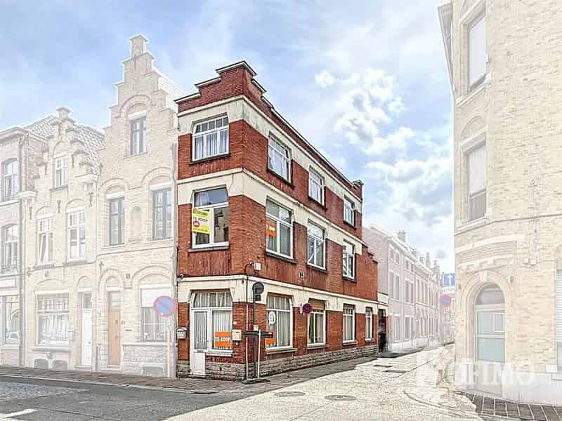 Te renoveren Hoekwoning Ieper Historisch Centrum