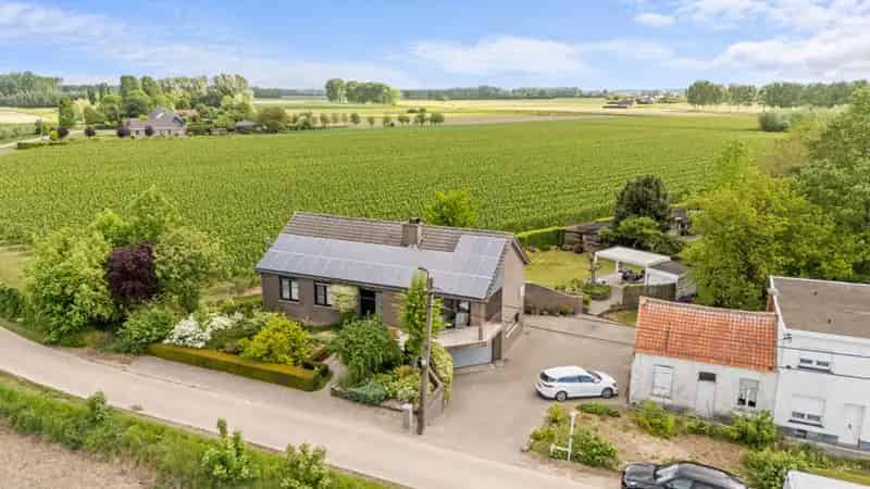 Huis te koop in Assenede: Landelijk uitzicht en dubbele garage