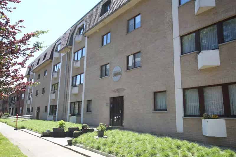 Appartement te koop met terras en garagebox