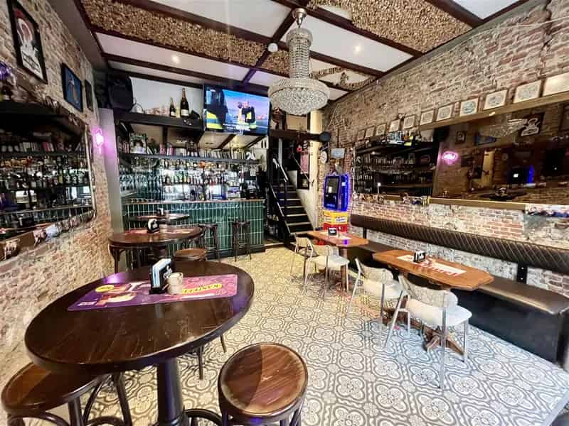 Huis te Huur Antwerpen: Handelshuis met Studentencafe