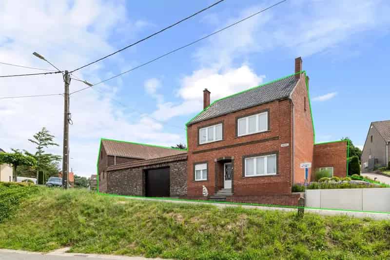 Huis te koop Sint-Truiden: Charmante hoevewoning met veel ruimte en potentieel