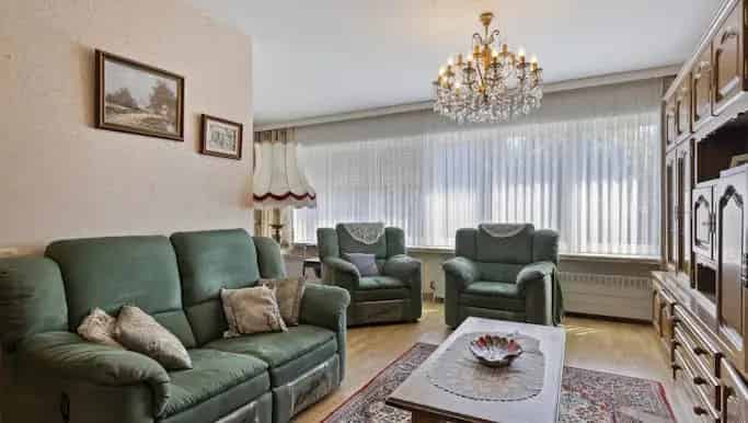 Huis te koop Strombeek Bever: Op te frissen woning met karakter