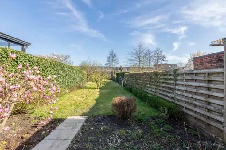 Huis Te Koop Nabij Centrum: Idyllische Tuin & Instapklaar