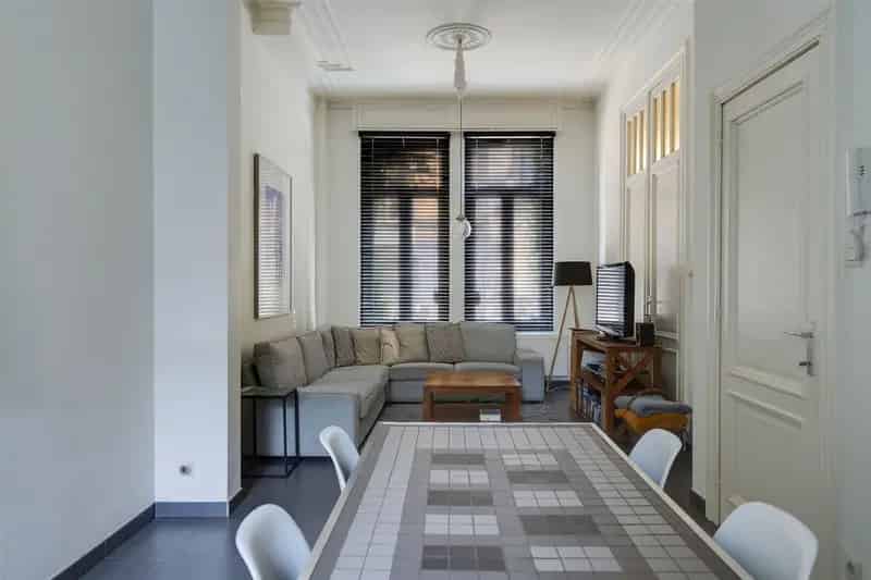 Herenhuis te huur Antwerpen: Ruime woning met karakter
