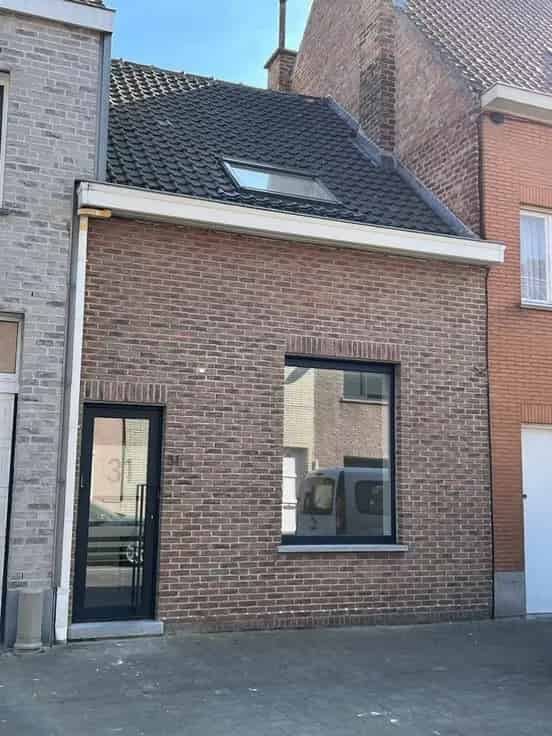 Huis Te Koop Oostende-Stene: Gerenoveerde Rijwoning