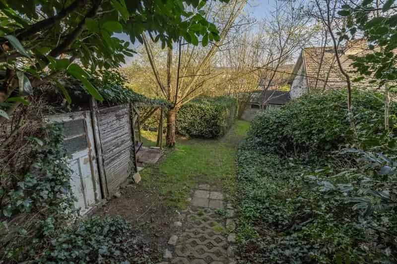 Uniek perceel groot tuindeel zuidwest klein weiland heuveltop