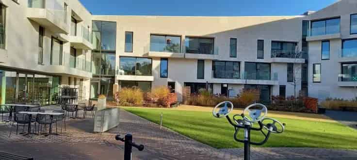 Appartement Te Koop Bornem: Assistentie Woning met Ruim Terras