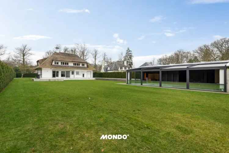 Karaktervolle Villa Brasschaat met Poolhouse Sauna en Tuin