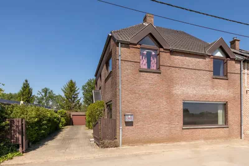 Huis te huur Sint-Pieters-Leeuw: 3 slaapkamers, garage en landelijke ligging