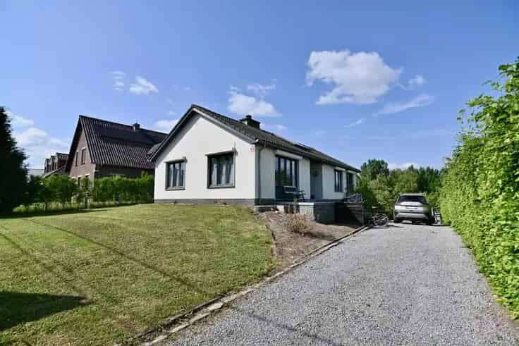 Gelijkvloerse woning te koop met 3 slaapkamers en ruime tuin