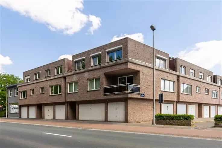 Dakappartement met groot terras en garage