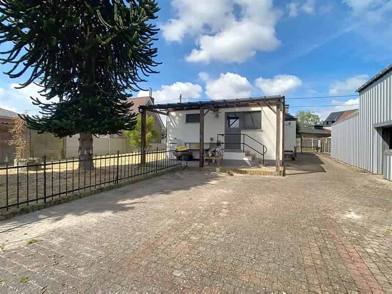 Te renoveren woning, 2 slpks, tuin, bijgebouw, 23a 28ca