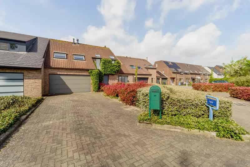 Huis te huur Brasschaat: 3 slaapkamers, tuin, garage