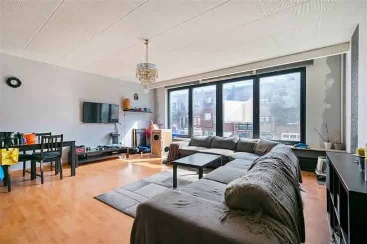 Appartement Te Koop: 2 Slaapkamers, Bedrijfsruimte & 3 Autostaanplaatsen