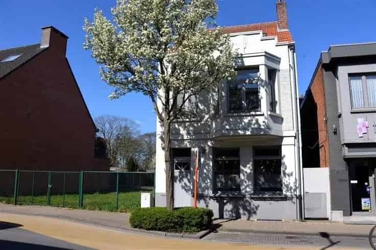 Huis Te Koop Essen Centrum: Halfopen Bebouwing met Kantoor