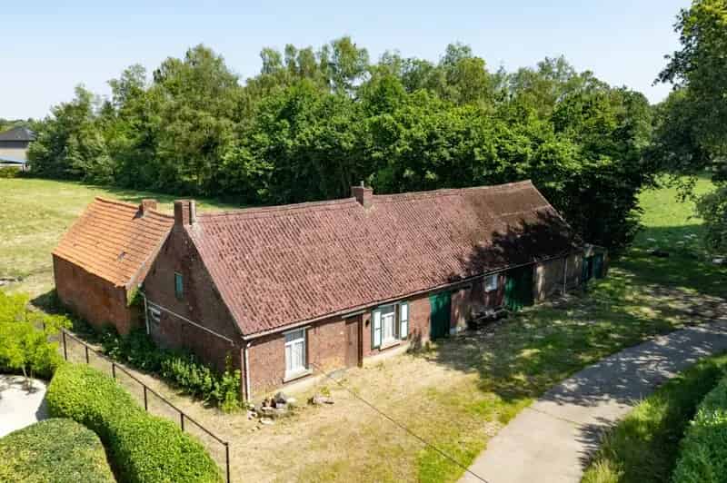 Villa te renoveren aan Albertkanaal Pulle