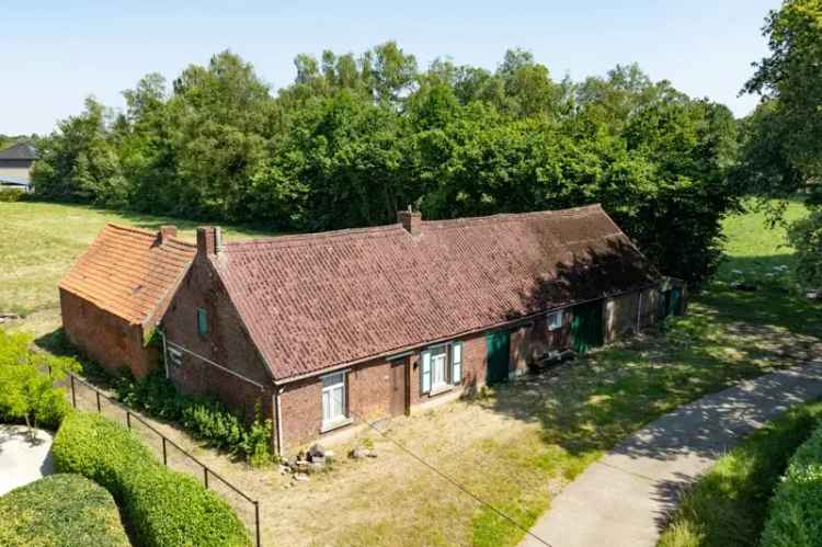 Villa te renoveren aan Albertkanaal Pulle
