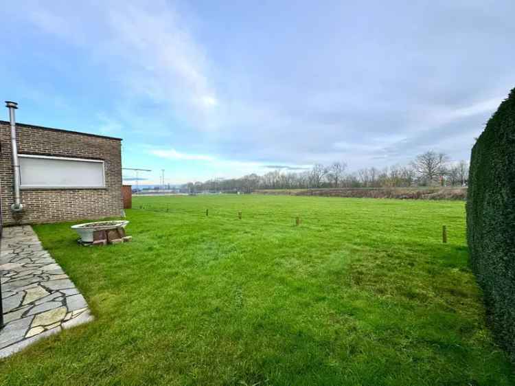 Huis te koop: alleenstaande villa met 4 slaapkamers en tuin