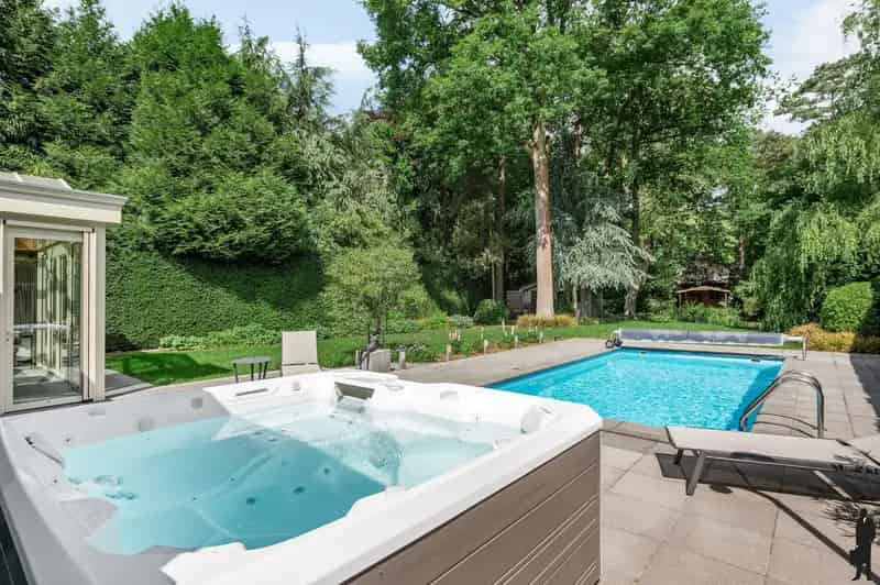 Stijlvolle Gerenoveerde Villa met Tuin en Zwembad