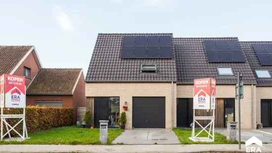 Halfopen recente woning met 3 slaapkamers, garage en tuin