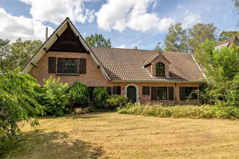 Huis te koop 8 slaapkamers grote tuin zwembad