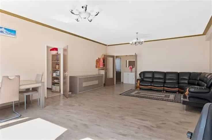 Ruim 2 Slaapkamer Appartement 125m2 Te Koop Toplocatie