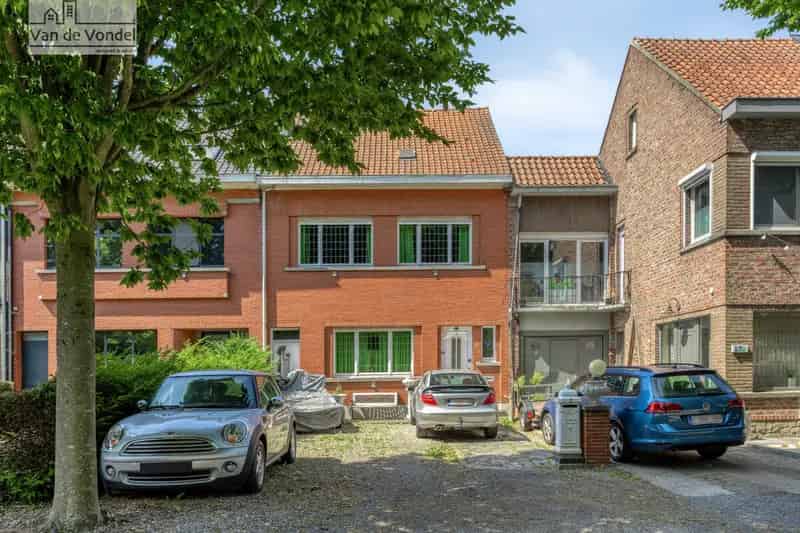 Ruime gezinswoning te Erembodegem met 3 slaapkamers en grote tuin