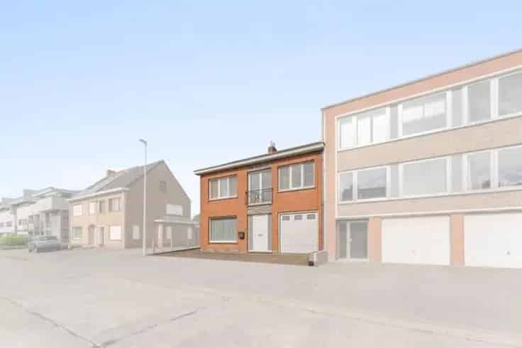 Huis Te Koop Oostkamp 4 slaapkamers 2 garages