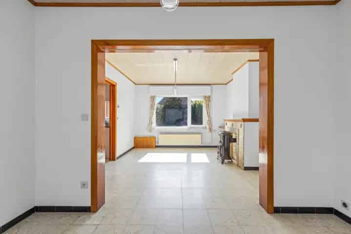Huis te Koop in Massemen: Ruime en Lichtrijke Halfopen Bebouwing