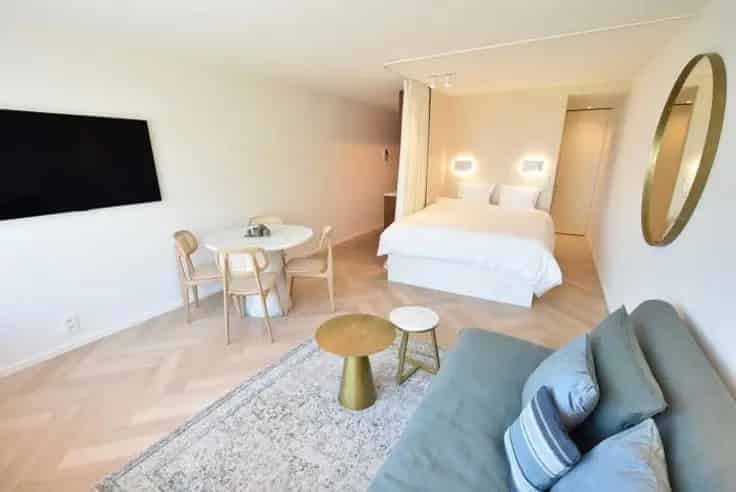 Studio Te Koop: Gerenoveerde Studio met Frontaal Zeezicht