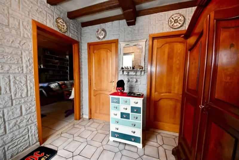 Huis te huur: 3 slaapkamers, tuin, garage - renovatieproject
